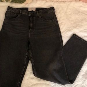 High rise straight jeans, straight leg. Size: 30 regular.
